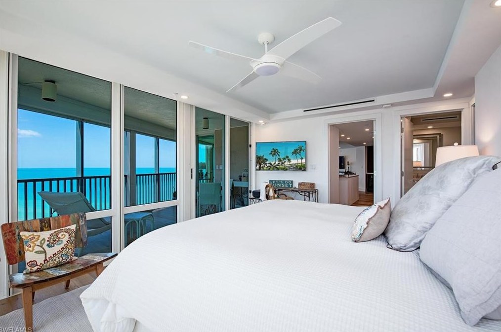 4651 Gulf Shore Blvd, Naples FL 34103-3467 exterior