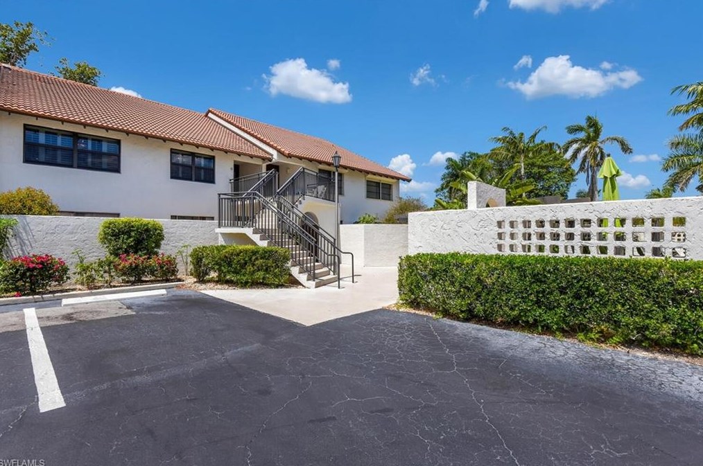 4092 Belair Ln, Naples FL  34103-3527 exterior