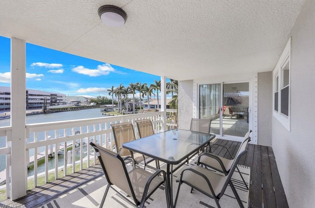 748 Rose Ct, Marco Island FL  34145-2523 exterior