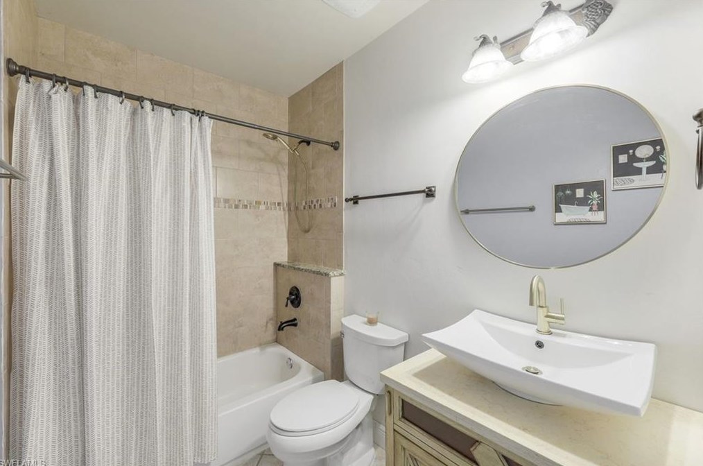 748 Rose Ct, Marco Island FL  34145-2523 exterior