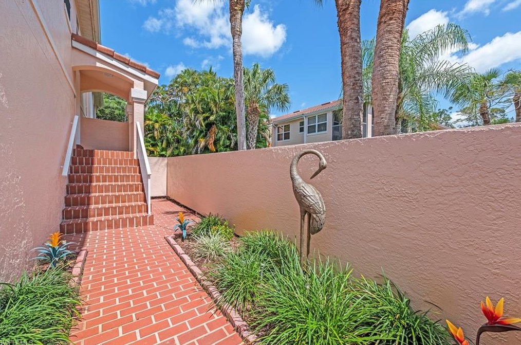 680 Woodshire Ln, Naples, FL 34105-7457