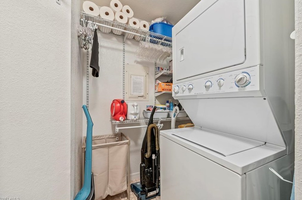 680 Woodshire Ln, Naples FL 34105-7457 exterior