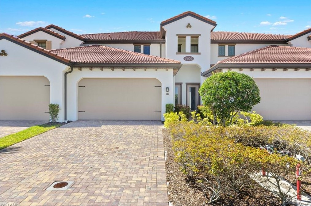 1602 Oceania Dr, Naples, FL 34113