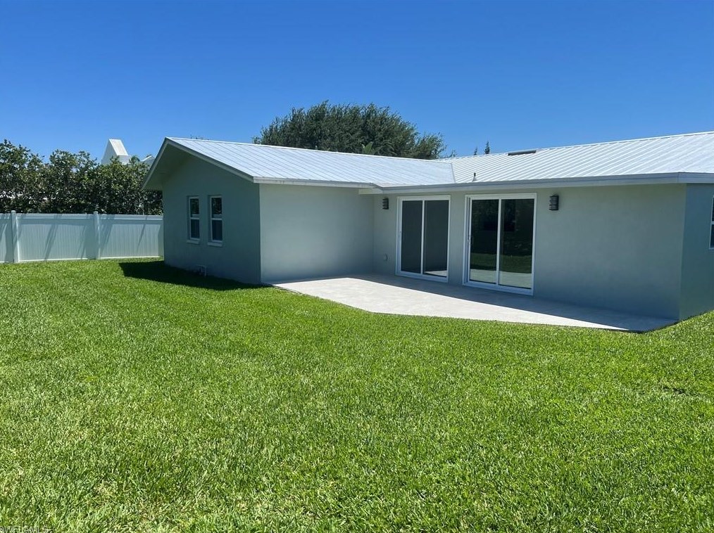 1361 Lake Shore Dr, Naples, FL 34103-8939