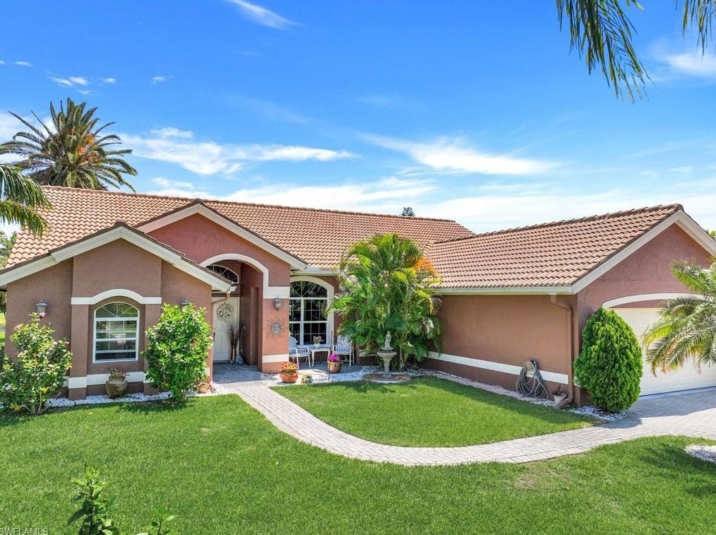 28840 Regis Ct, Bonita Springs, FL 34134-3335