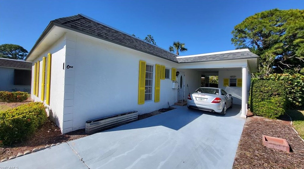 1 Knights Bridge Rd, Naples, FL 34112-0636