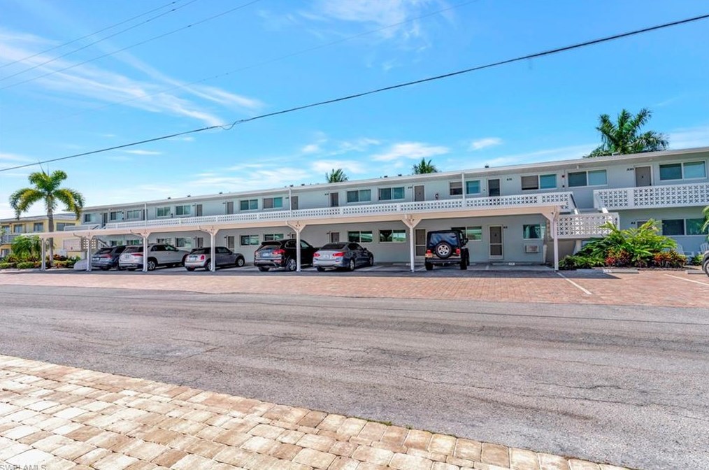 421 12th Ave, Naples FL  34102-6317 exterior