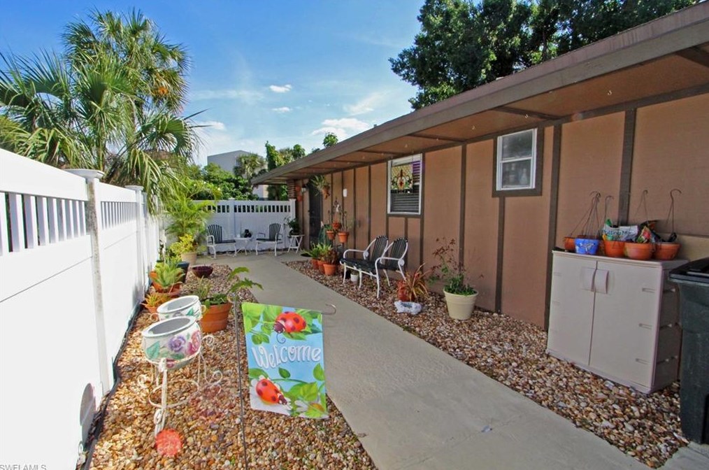 4283 Island Cir, Fort Myers, FL 33919-4405