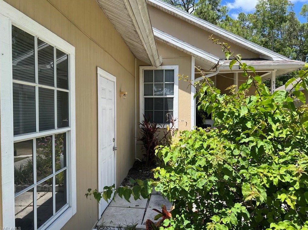 3141 Pine Tree Dr, Naples, FL 34112