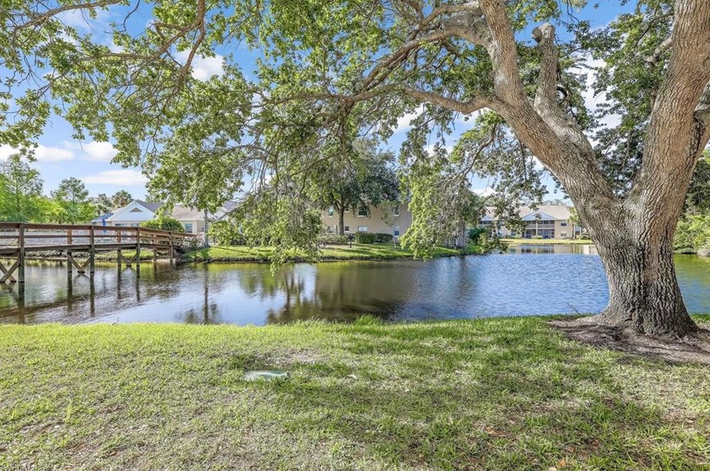 180 Pebble Shores Dr, Naples, FL 34110-9253