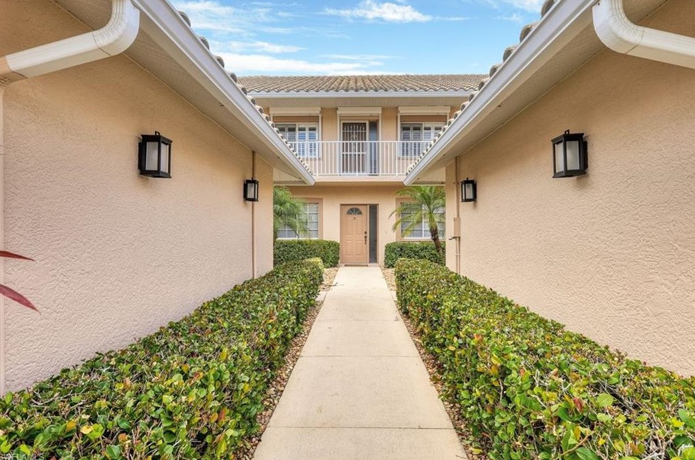 9061 Michael Cir, Naples, FL 34113-1605