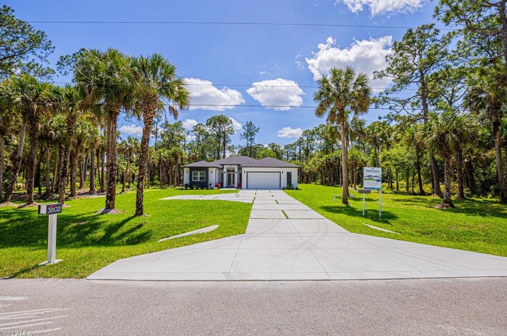 3802 30th Ave, Naples, FL 34117-7826