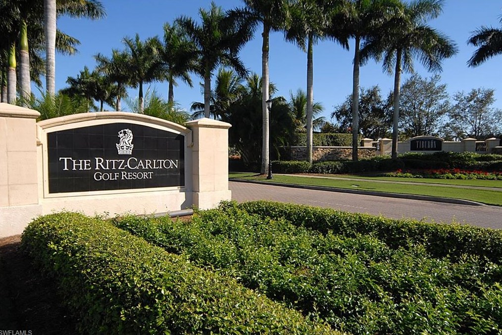 2634 Bolero Dr, Naples FL 34109-3514 exterior