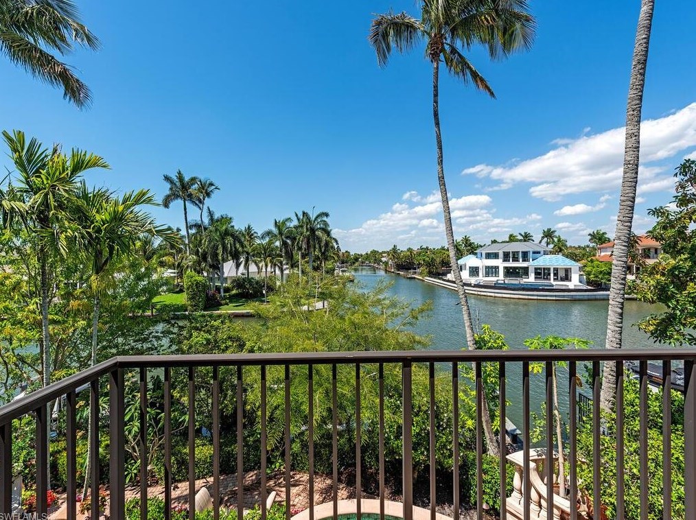 651 21 Ave, Naples FL 34116-6423 exterior