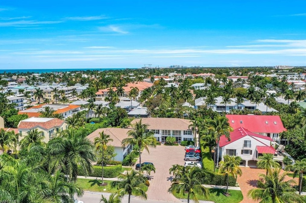 343 8th Ave, Naples FL  34102-6803 exterior