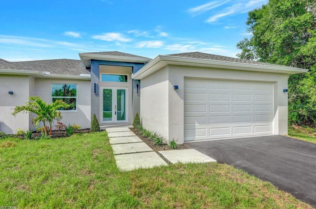 4576 68 Ave, Naples FL 34120-6451 exterior