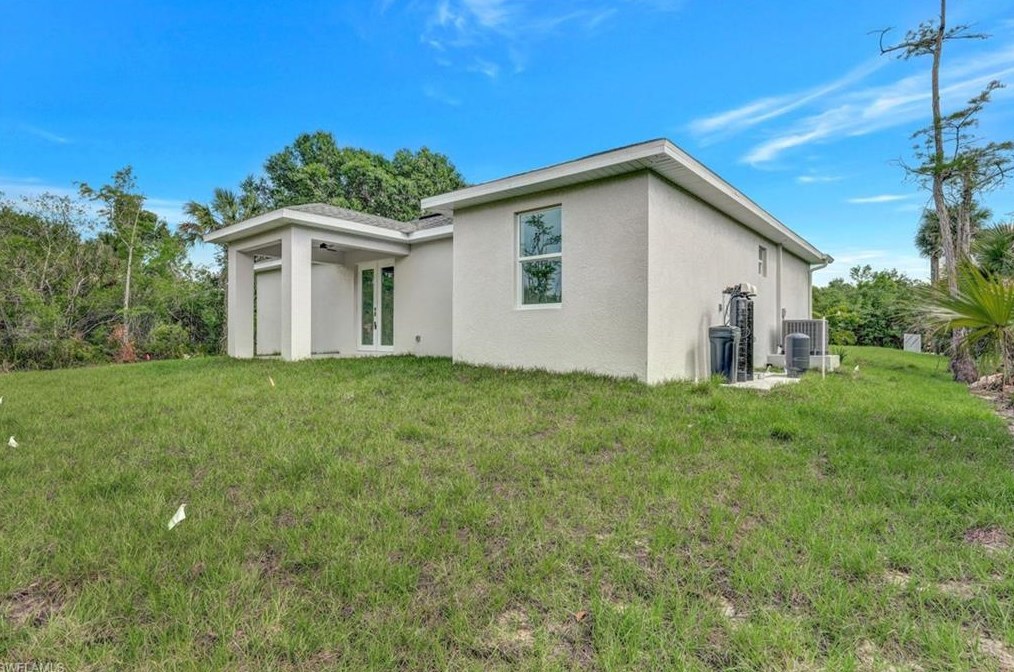 4576 68 Ave, Naples FL 34120-6451 exterior