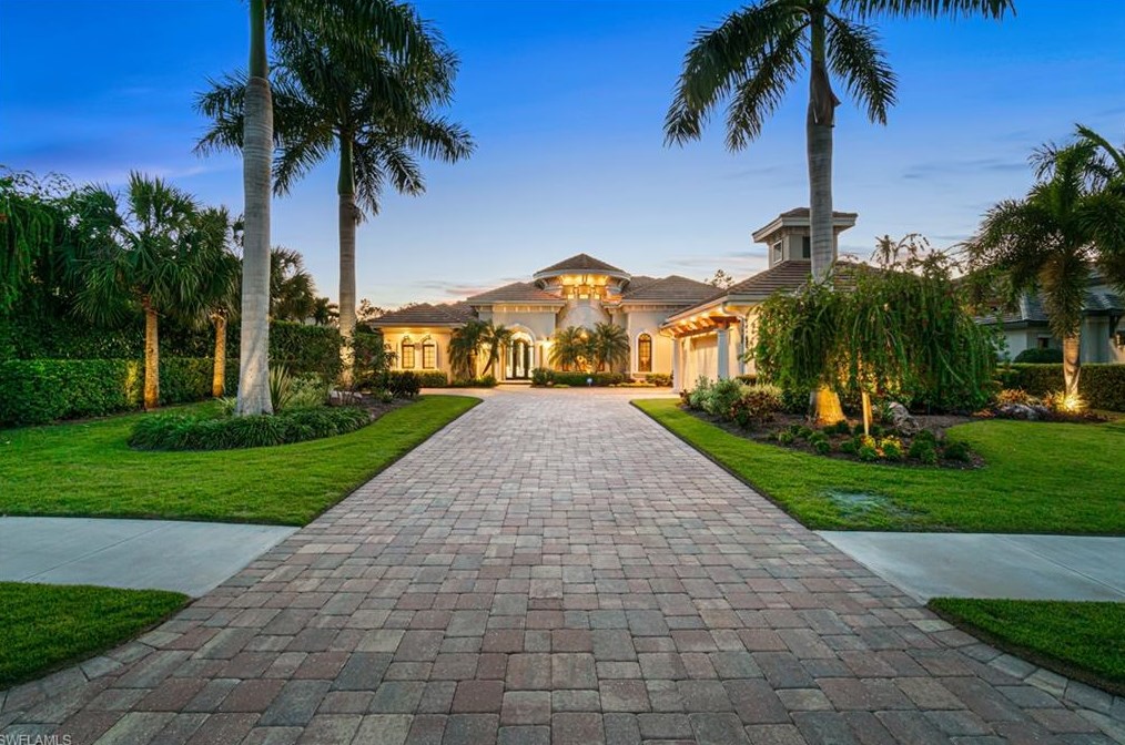 4265 Deephaven Ln, Naples FL 34119-8616 exterior