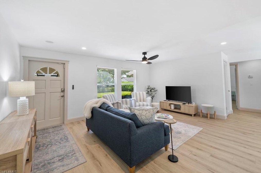 243 Willowick Dr, Naples, FL 34110-1361