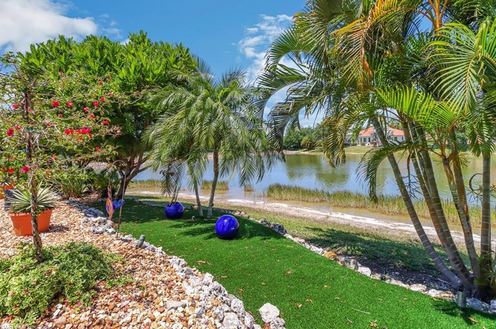 1097 Jardin Dr, Naples FL 34104-6616 exterior