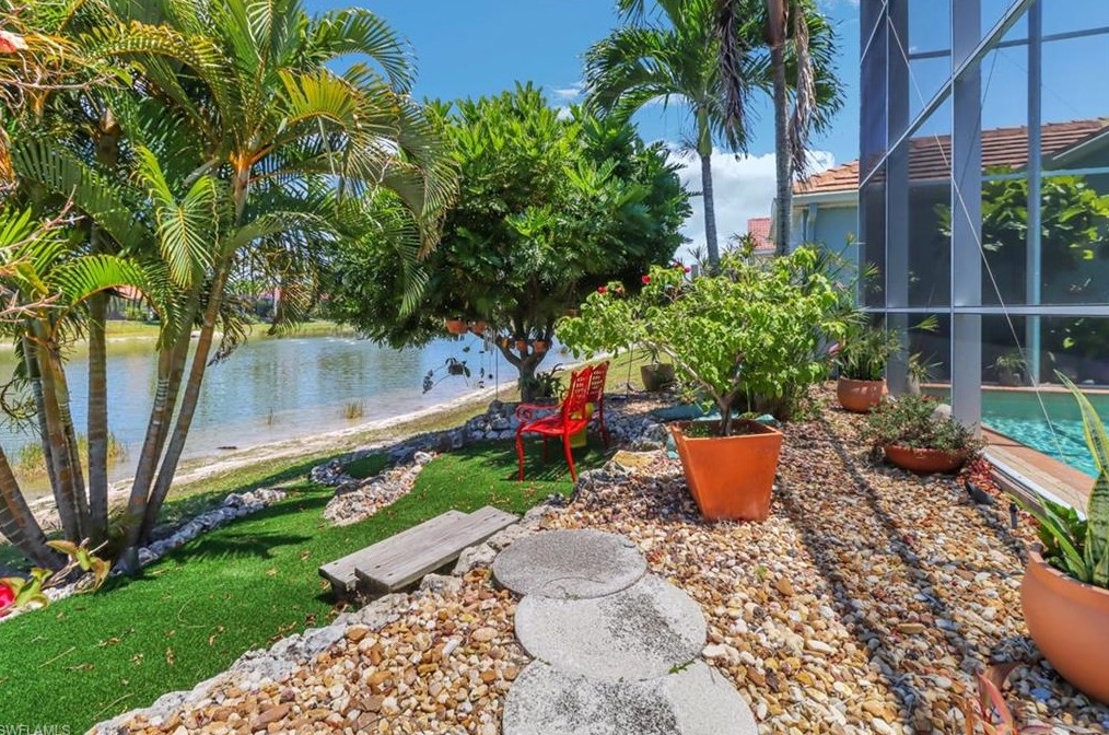 1097 Jardin Dr, Naples FL 34104-6616 exterior