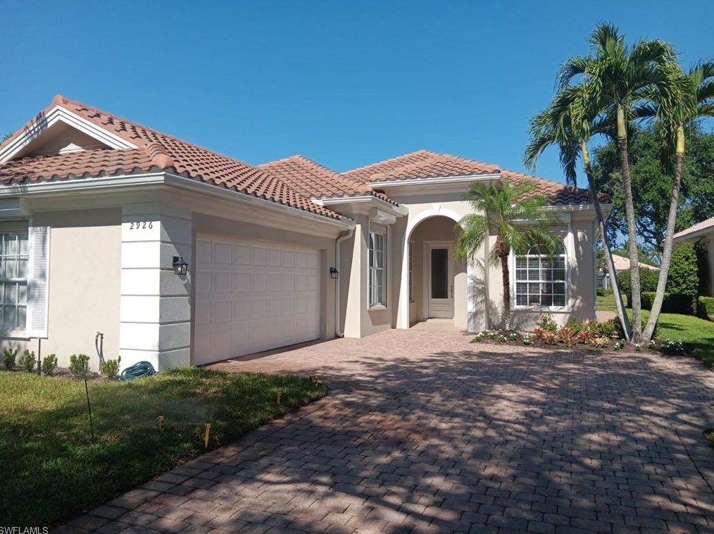 2926 Gilford Way, Naples, FL 34119-7523
