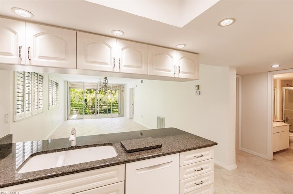 290 Naples Cove Dr, Naples, FL 34110-7650