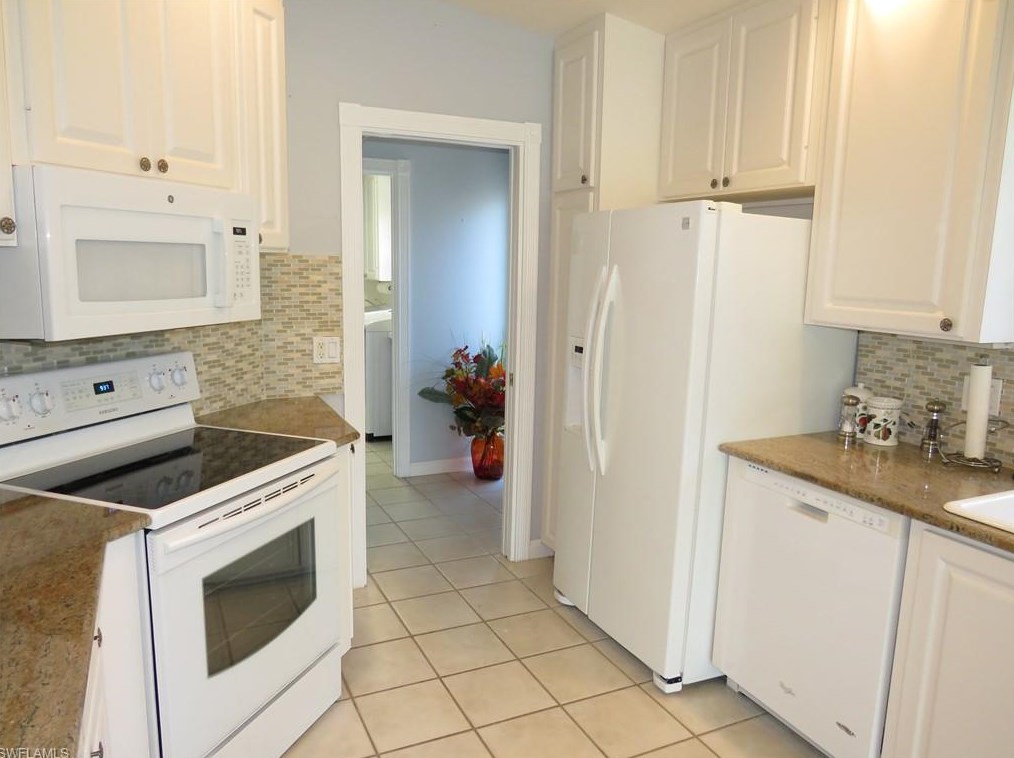 5712 Drummond Way, Naples FL  34119-9522 exterior