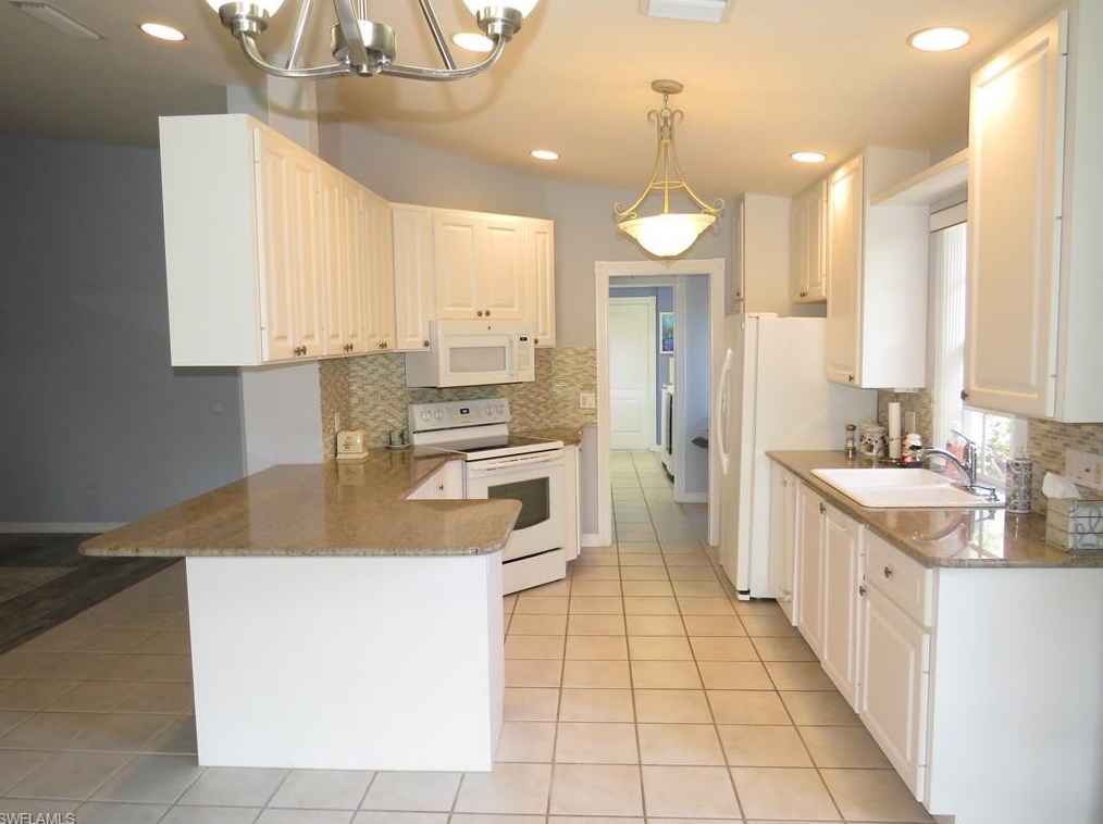 5712 Drummond Way, Naples FL  34119-9522 exterior