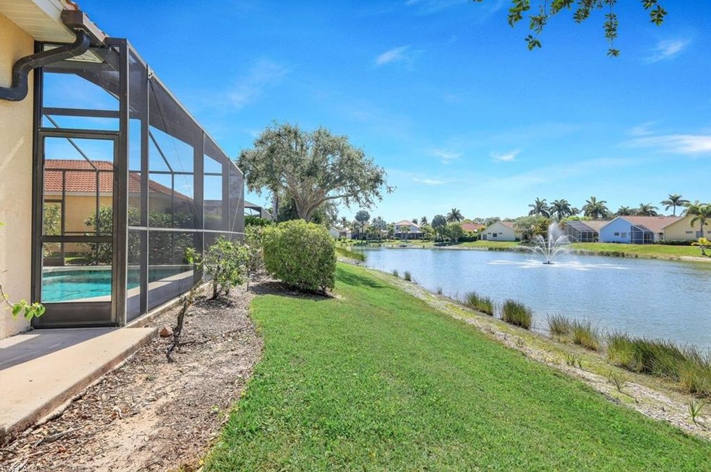 5014 Old Pond Dr, Naples FL 34104-6662 exterior