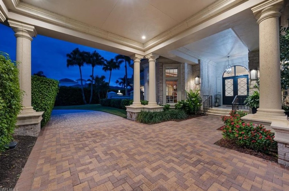 13700 Pondview Cir, Naples, FL 34119-0912