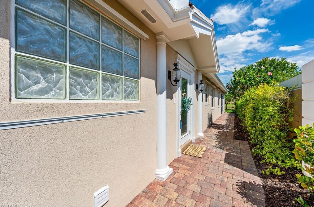 15437 Orlanda Dr, Bonita Springs, FL 34135-8526