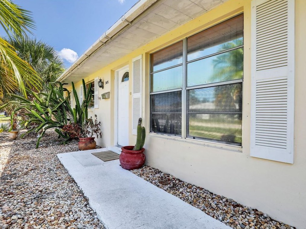 3476 Balboa Cir, Naples, FL 34105-2783