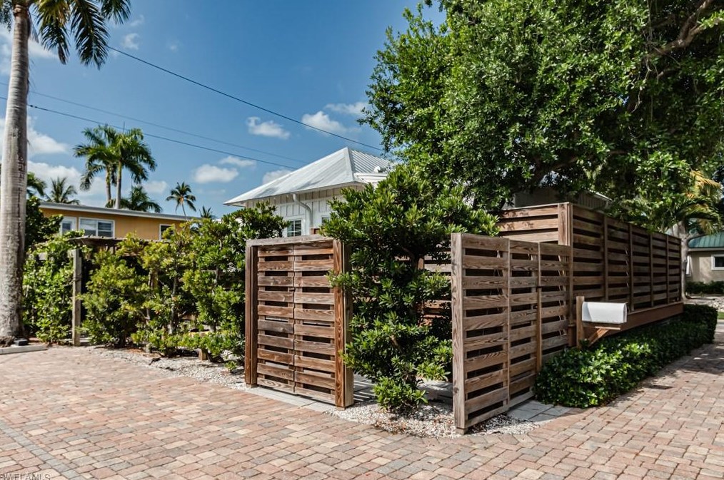 741 2nd St, Naples FL  34117-9368 exterior