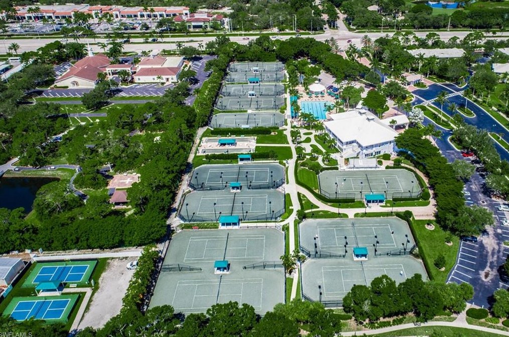 1305 Sweetwater Cv, Naples FL  34110-4200 exterior