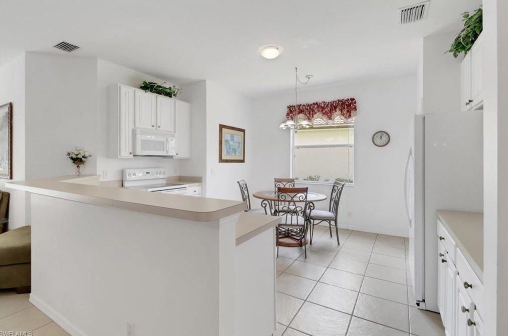 5658 Lago Villaggio Way, Naples FL 34104-5742 exterior