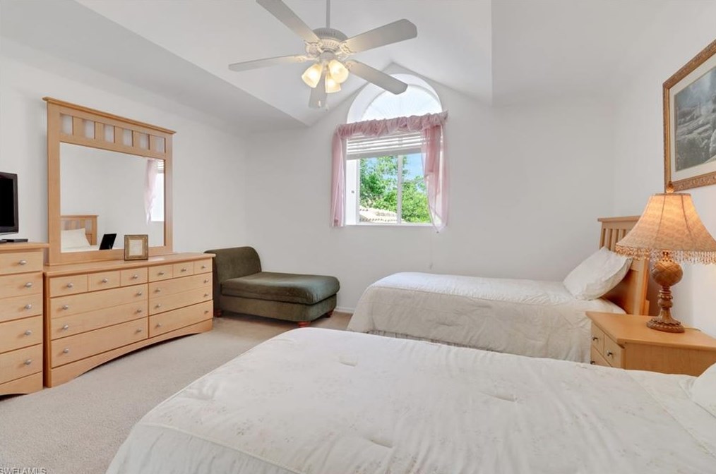 5658 Lago Villaggio Way, Naples FL 34104-5742 exterior