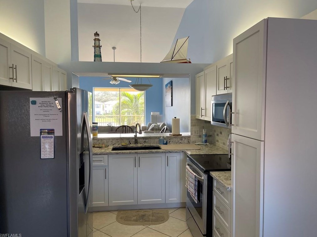 380 Robin Hood Cir, Naples, FL 34104-5420