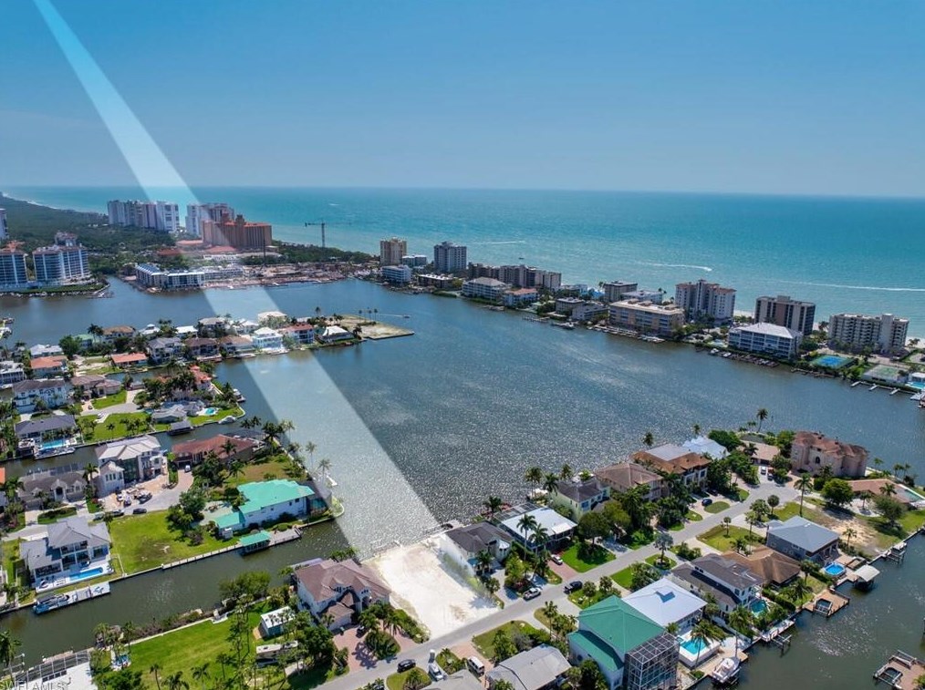 348 Lagoon Ave, Naples, FL 34108-2317
