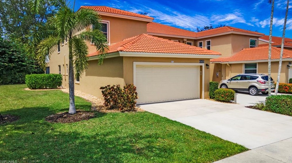 6805 Huntington Lakes Cir, Naples, FL 34119-8027