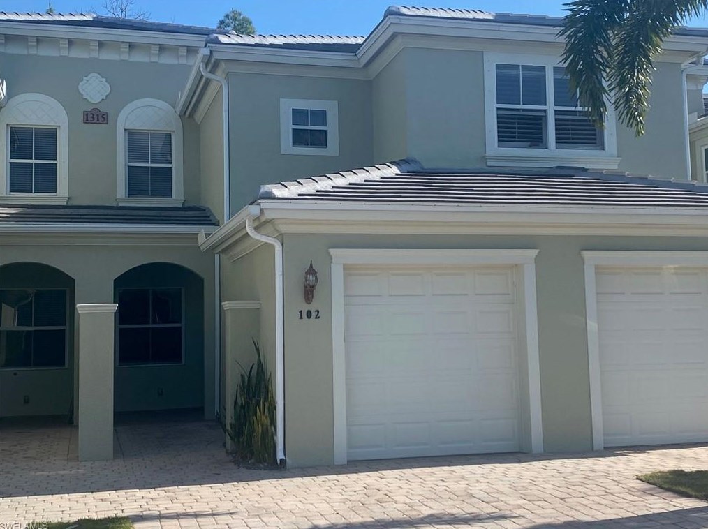1315 Mariposa Cir Apt 102, Naples, FL 34105