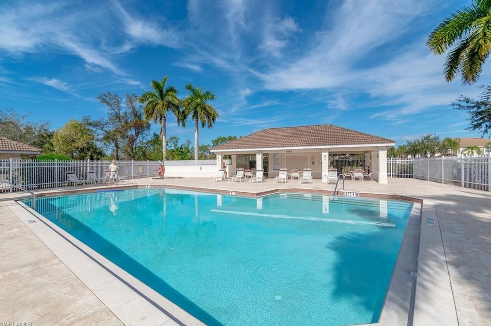 953 Hampton Cir, Naples FL 34105-4822 exterior