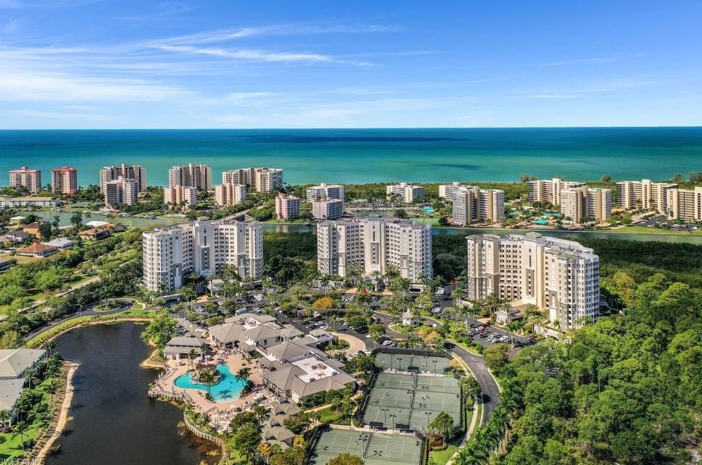 325 Dunes Blvd, Naples FL  34110-6418 exterior