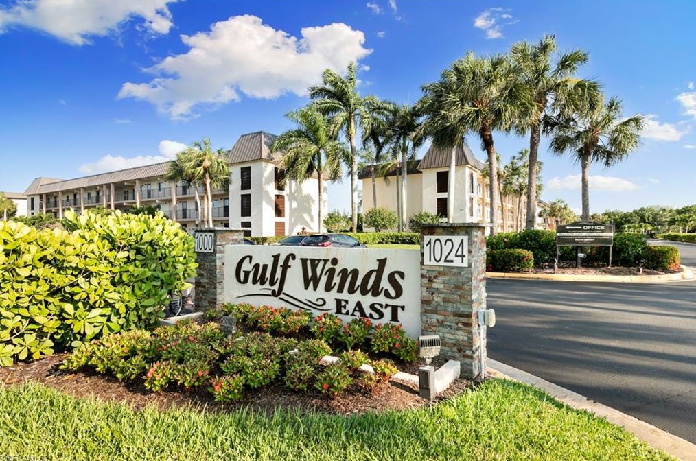 1008 Manatee Rd, Naples, FL 34114-3931