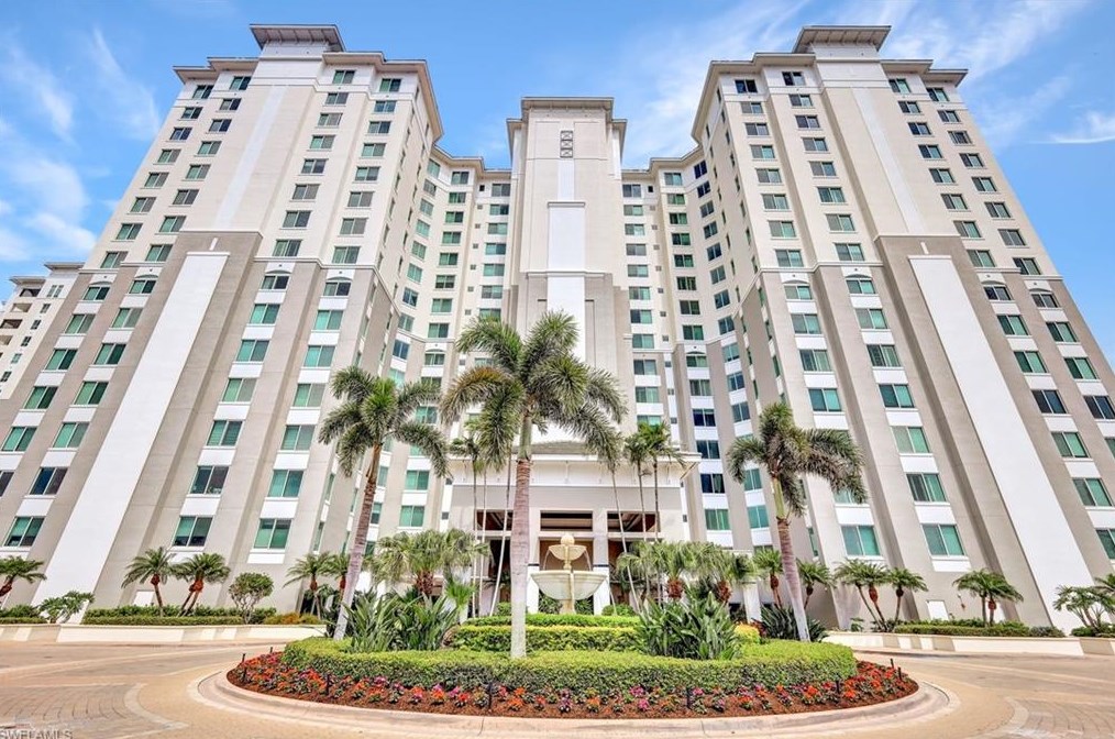 275 Indies Way, Naples FL 34110-6470 exterior