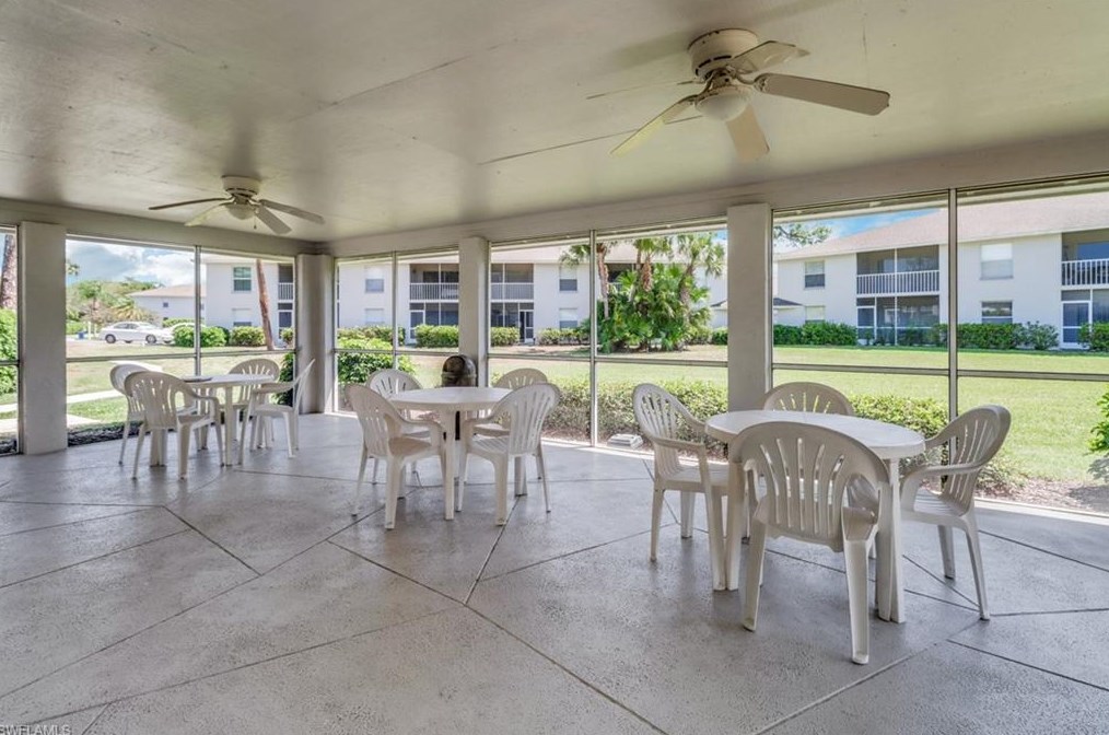 1358 Derbyshire Ct, Naples FL 34116-3637 exterior