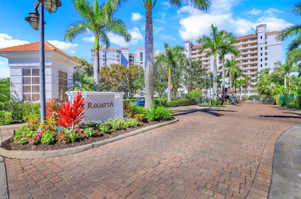 470 Launch Cir, Naples FL 34108-2358 exterior