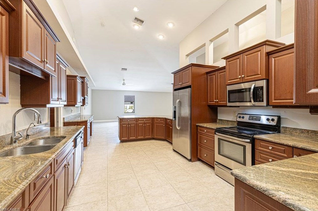 2411 23rd St, Alva, FL 33920