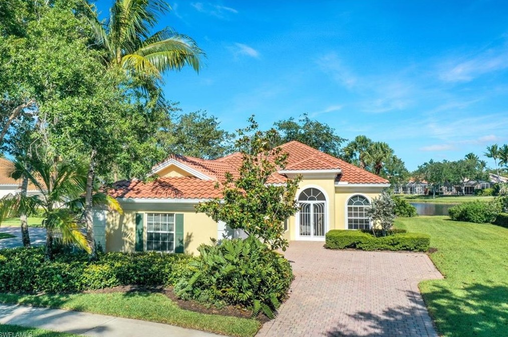 4721 Navassa Ln, Naples FL 34119-9555 exterior