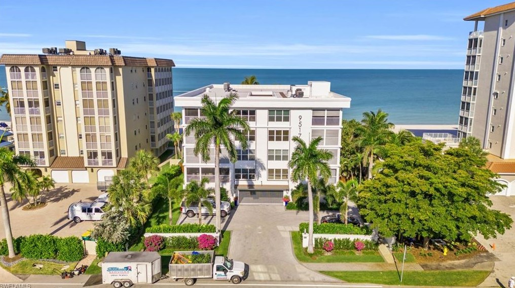 9517 Gulf Shore Dr, Naples, FL 34108-2005